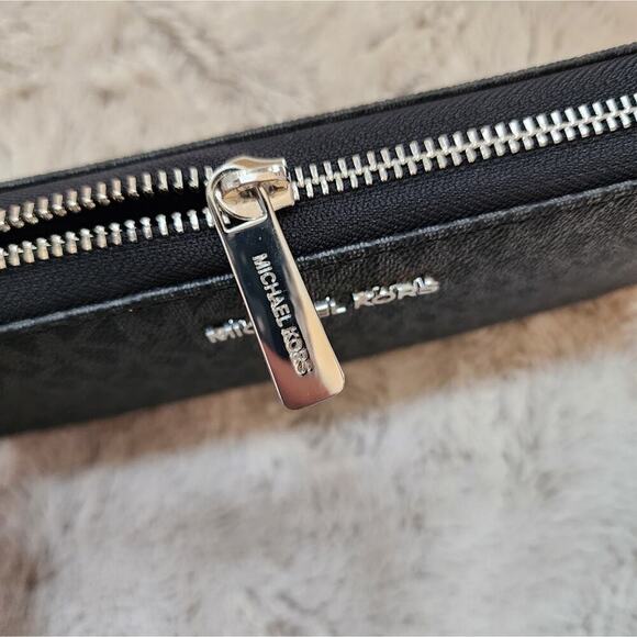 MICHEAL KORS MONEDERO BLACK WALLET 8.5 X 4